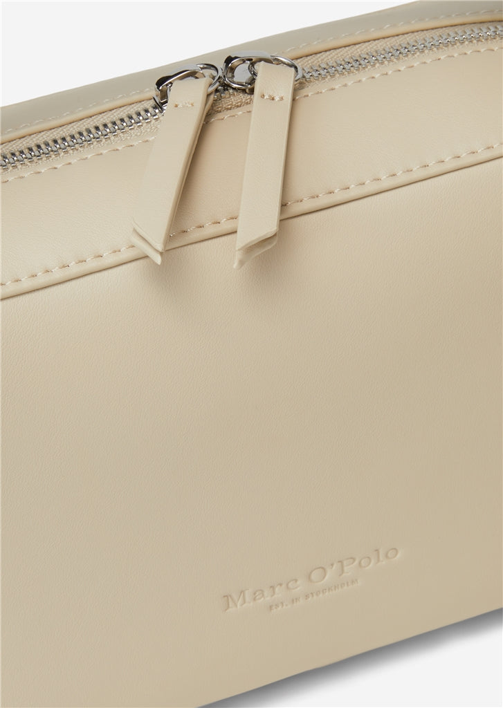 MARC O`POLO Crossbody-Camera-Bag aus Lederalternative – invito